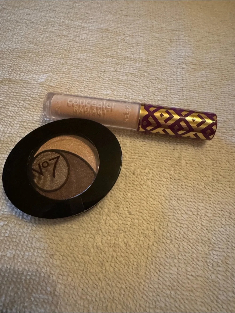 Radiant Concealer and Shimmer Eyeshadow Duo - Bronze & concealer